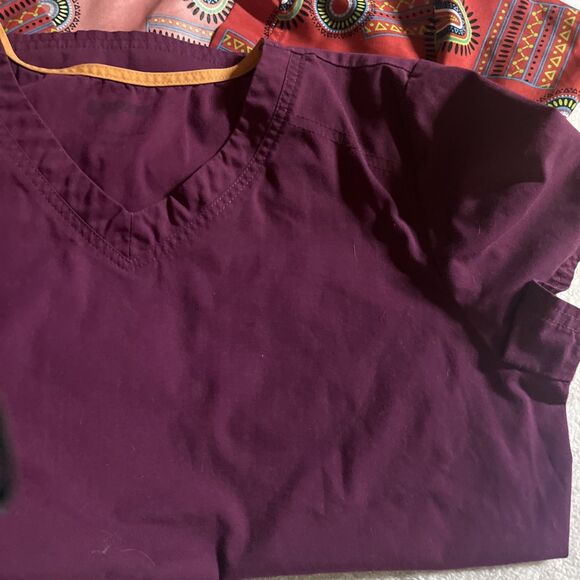 Lot of 6 Women's Scrub Top Medium Girl Power Aztec Floral Solid Short Sleeves - Picture 8 of 11